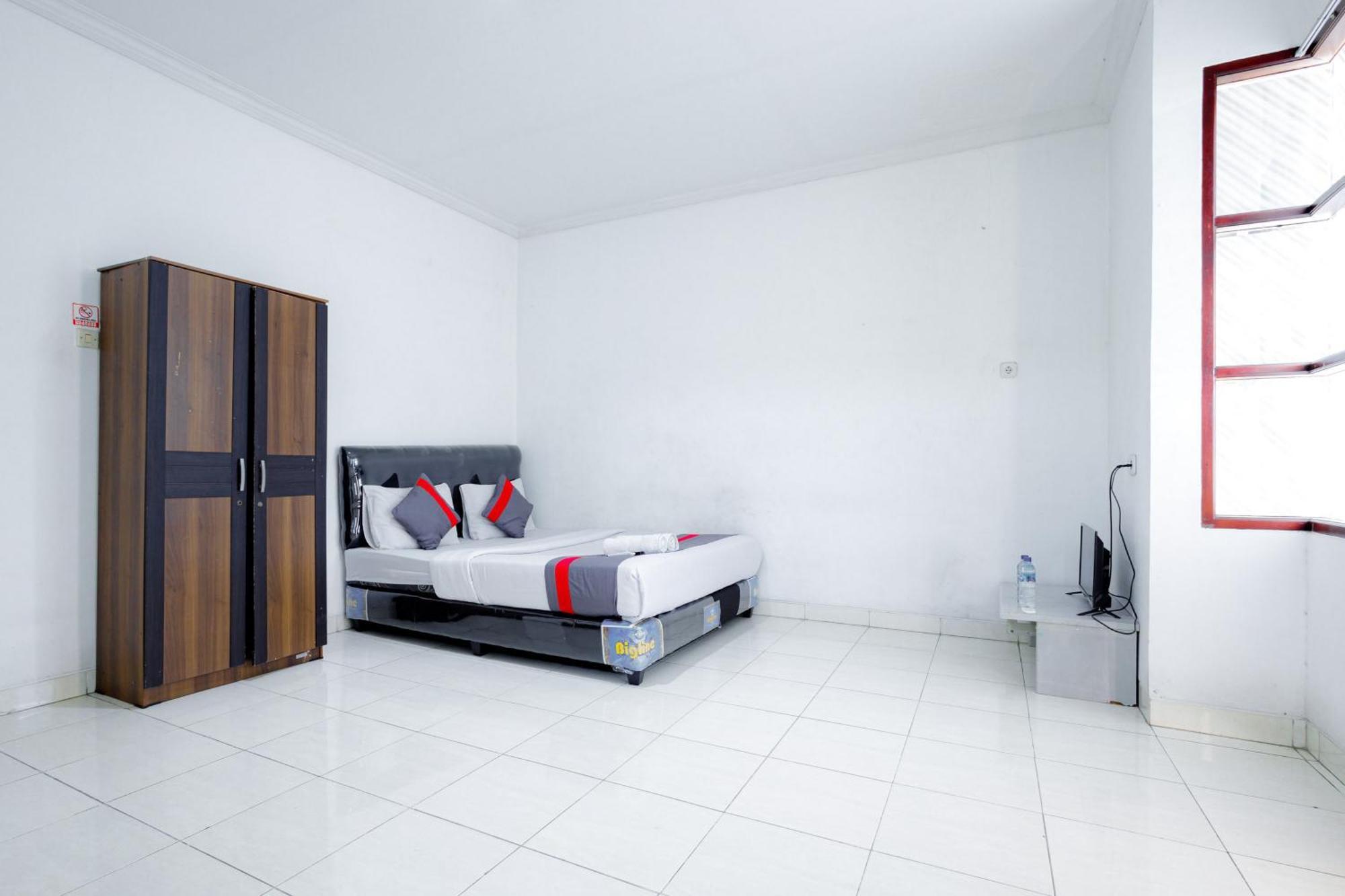 J&B Rooms Tomang Jakarta Mitra Reddoorz Extérieur photo