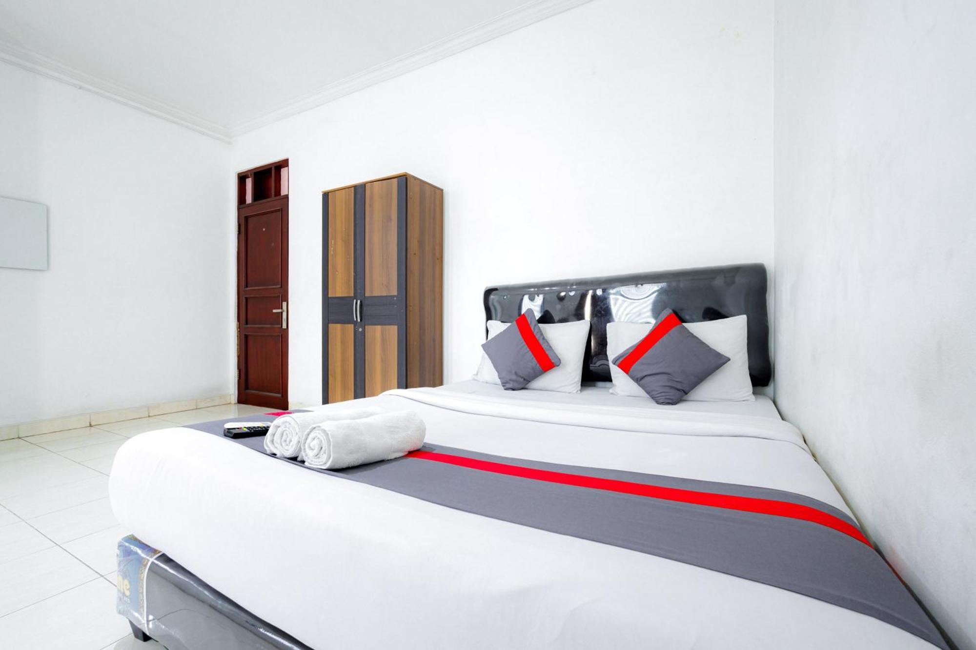 J&B Rooms Tomang Jakarta Mitra Reddoorz Extérieur photo