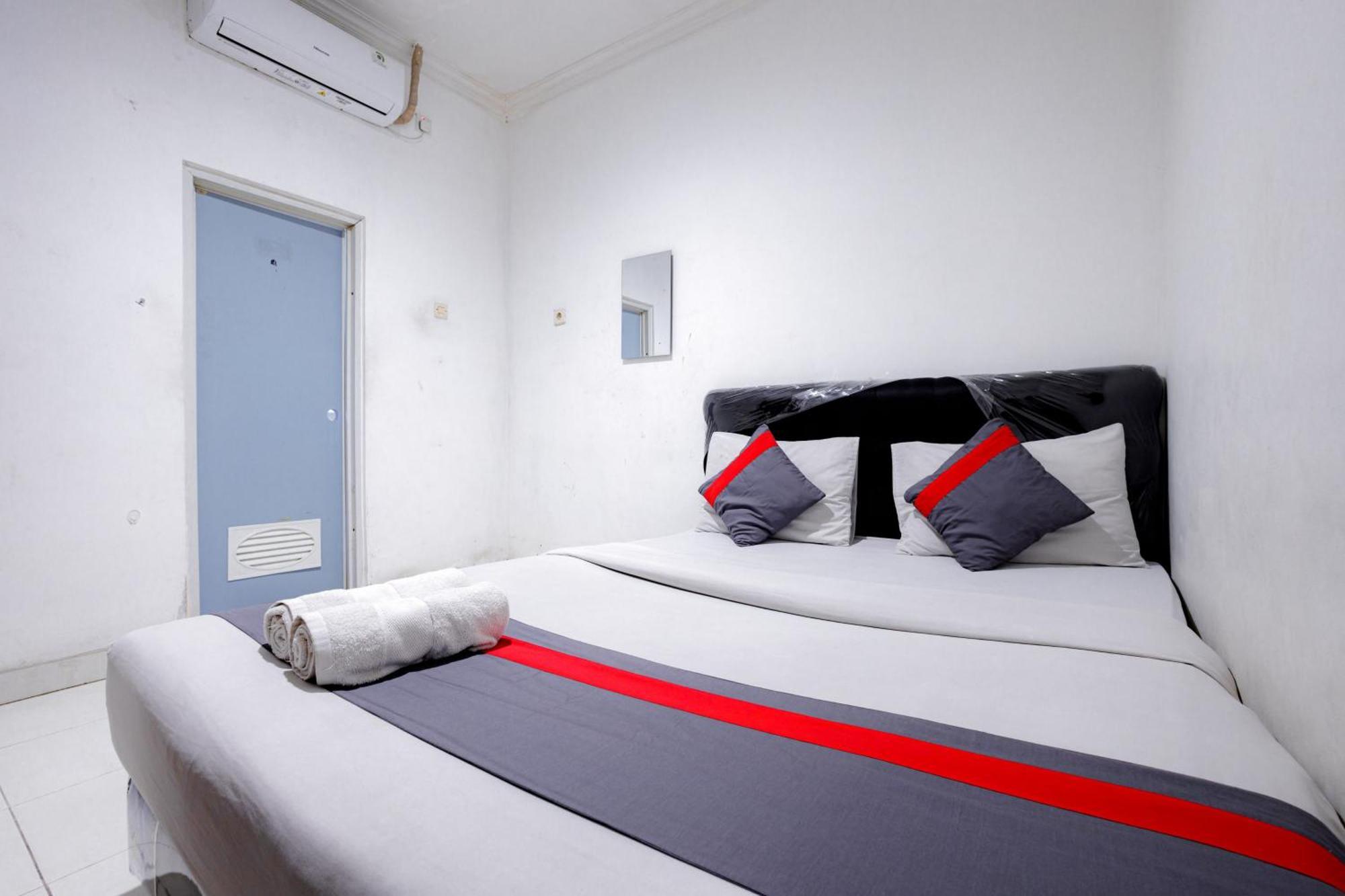 J&B Rooms Tomang Jakarta Mitra Reddoorz Extérieur photo