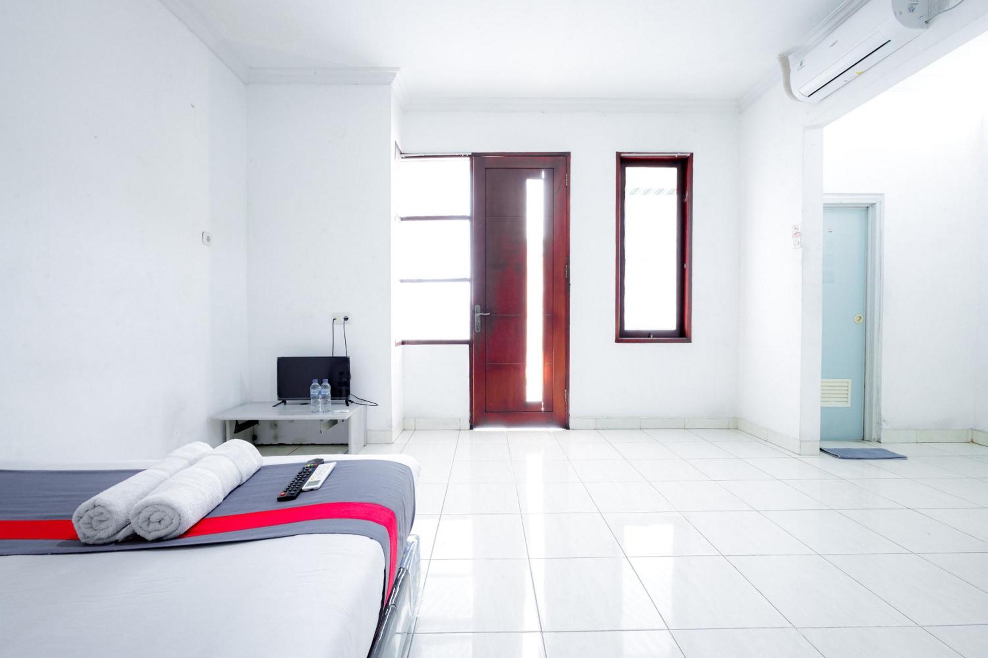 J&B Rooms Tomang Jakarta Mitra Reddoorz Extérieur photo
