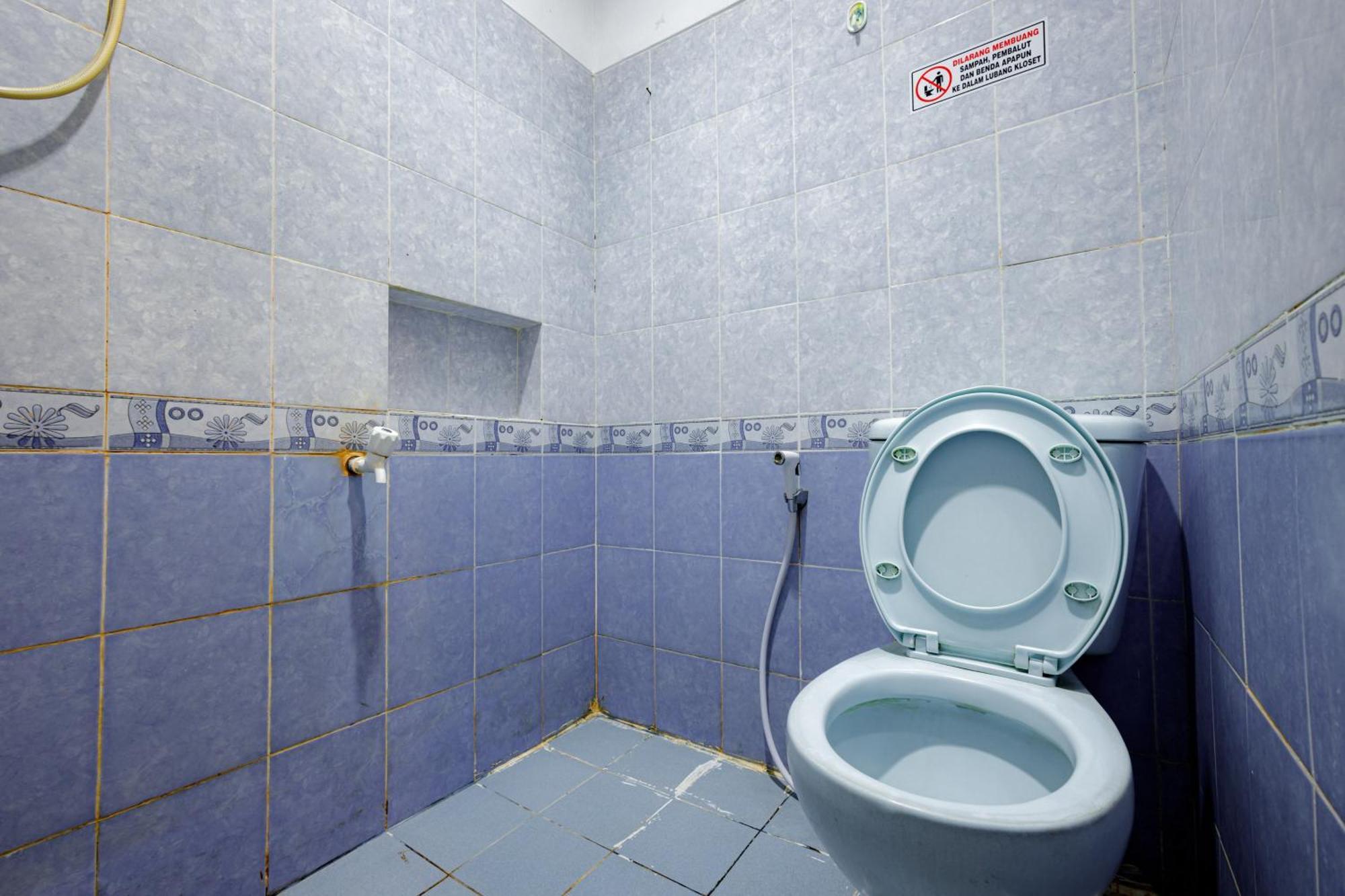 J&B Rooms Tomang Jakarta Mitra Reddoorz Extérieur photo
