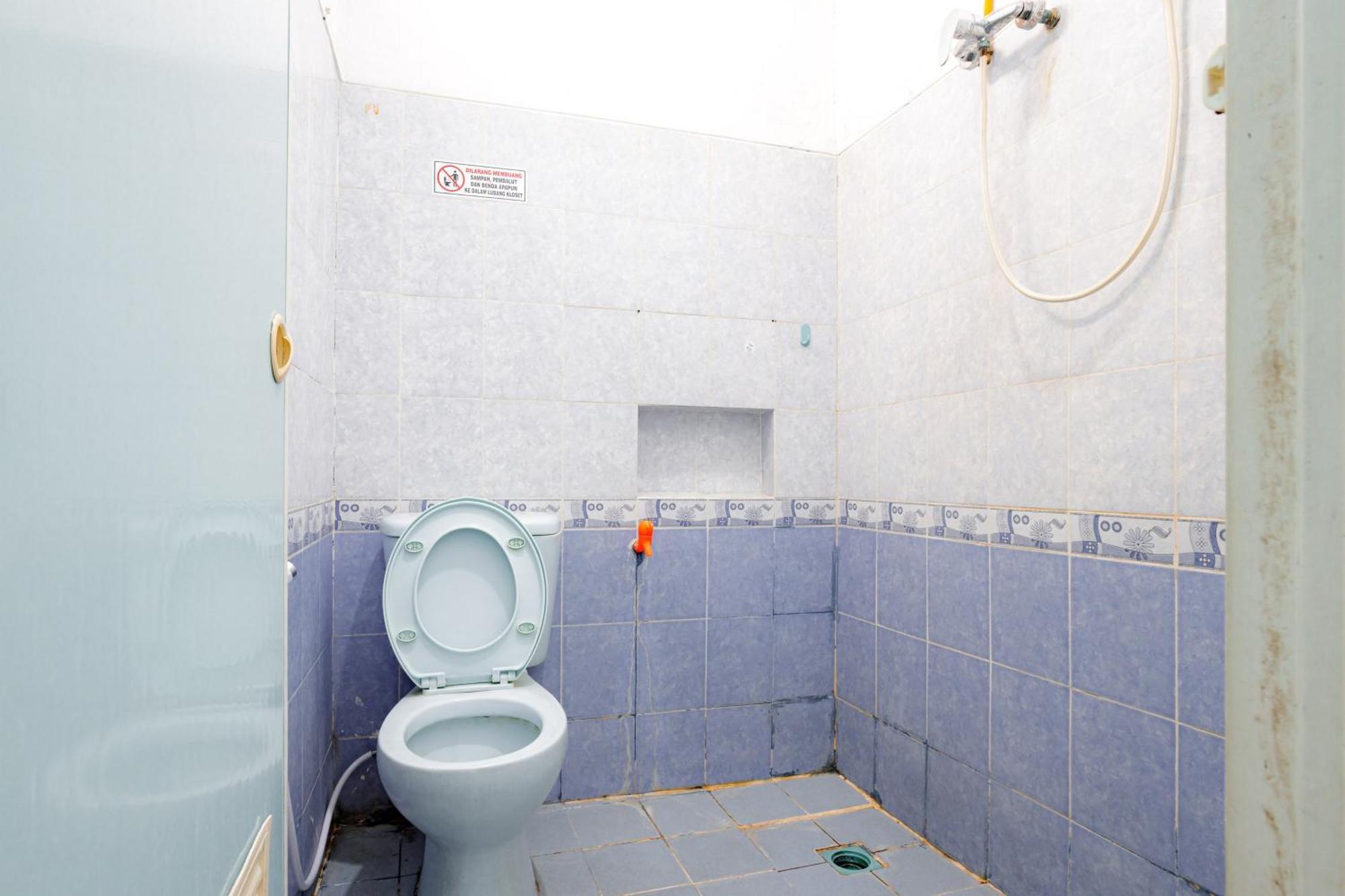 J&B Rooms Tomang Jakarta Mitra Reddoorz Extérieur photo