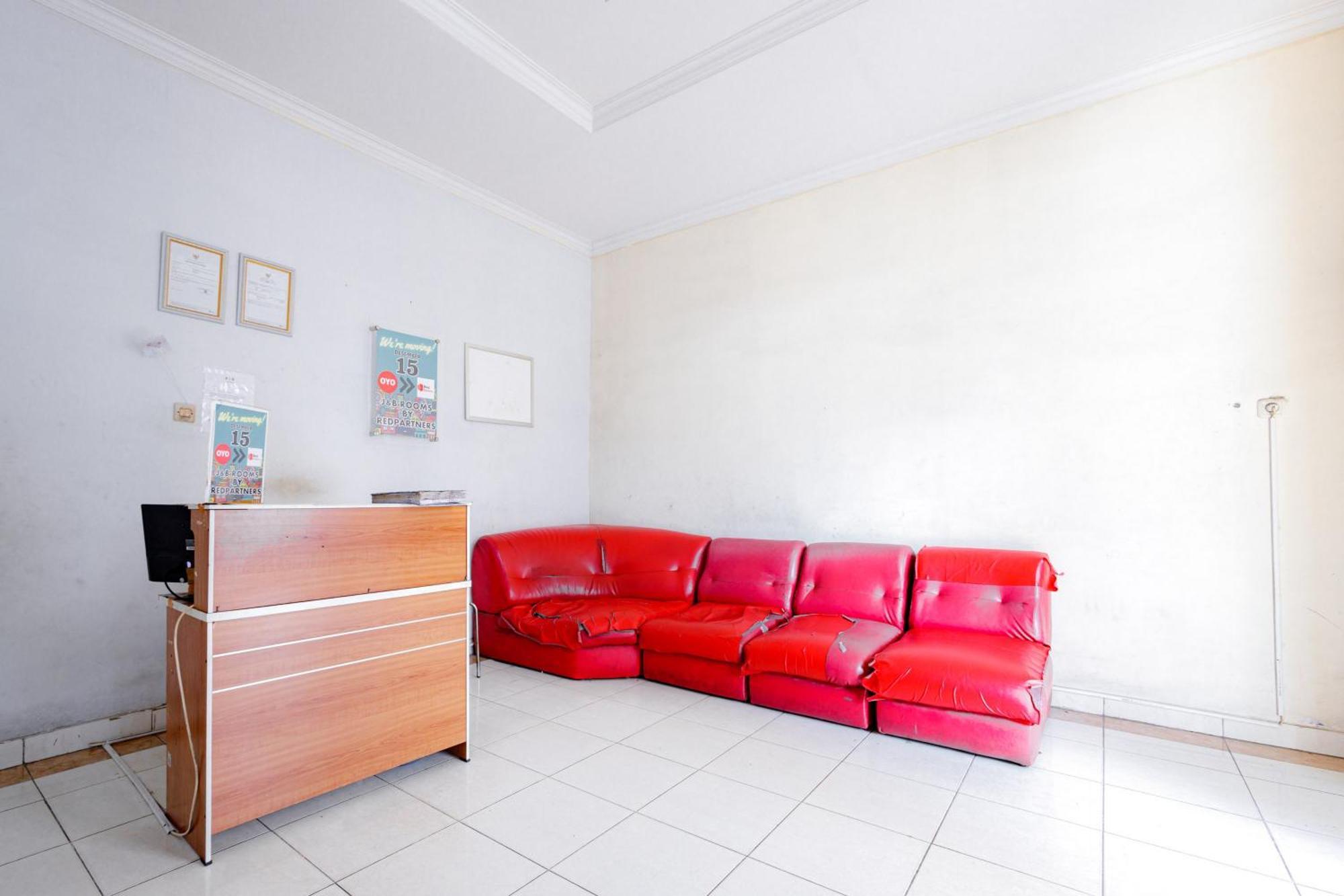 J&B Rooms Tomang Jakarta Mitra Reddoorz Extérieur photo