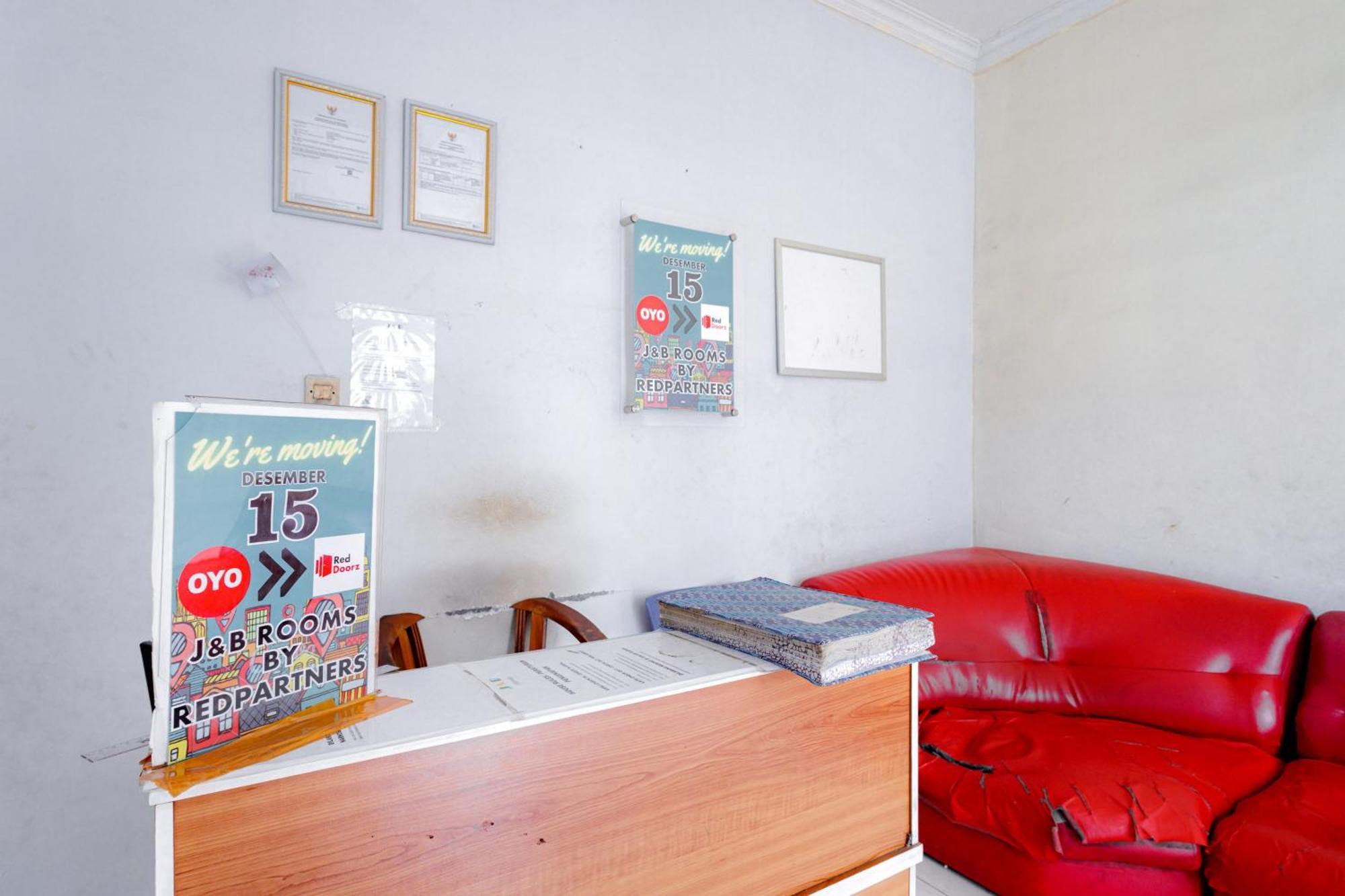 J&B Rooms Tomang Jakarta Mitra Reddoorz Extérieur photo