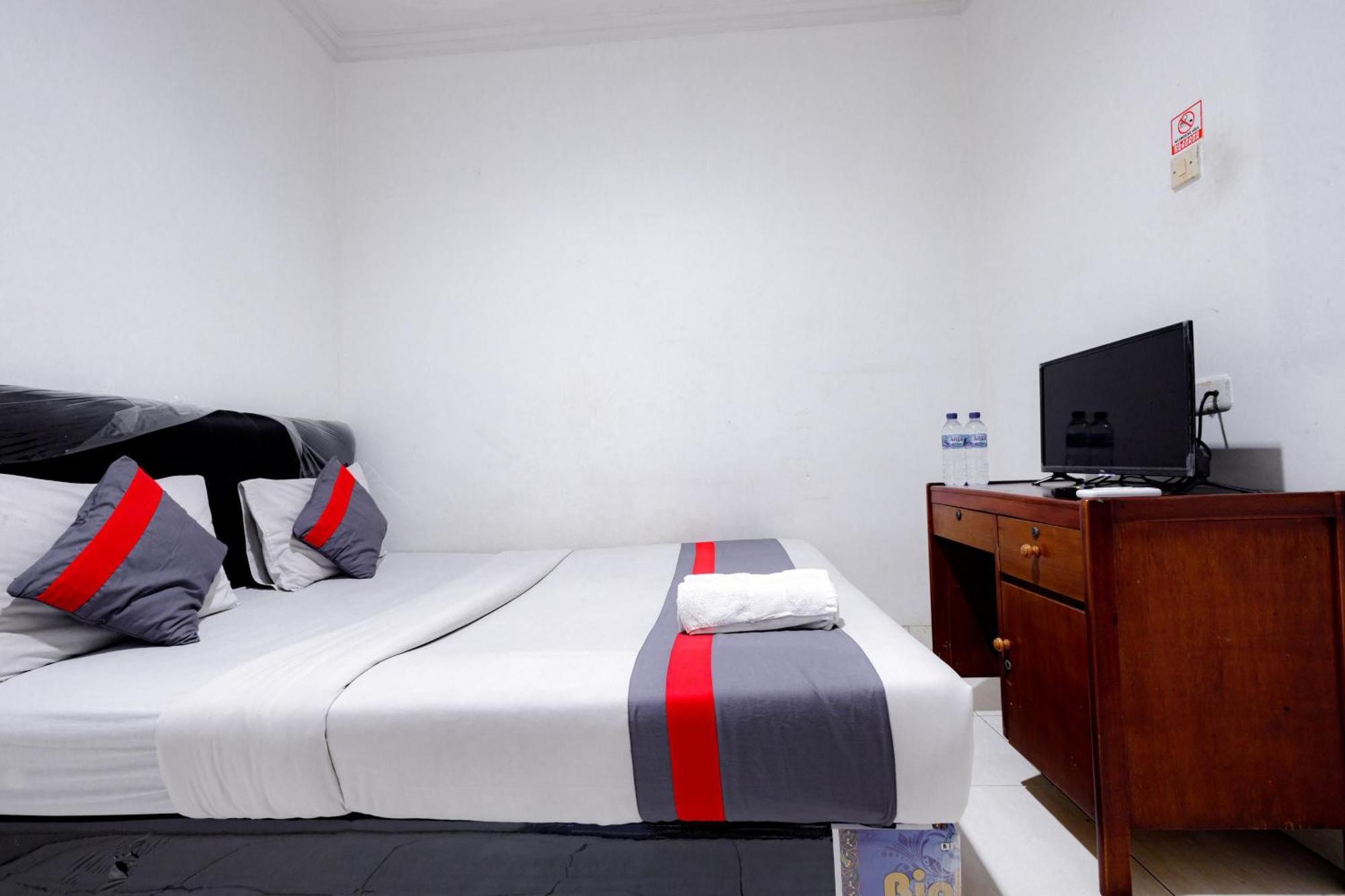 J&B Rooms Tomang Jakarta Mitra Reddoorz Extérieur photo