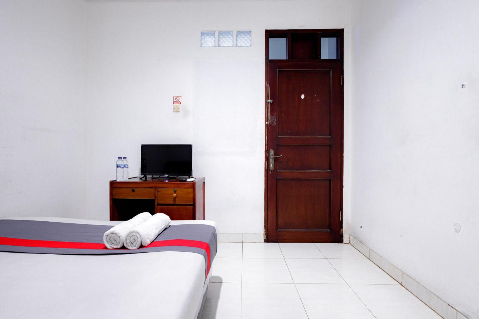 J&B Rooms Tomang Jakarta Mitra Reddoorz Extérieur photo