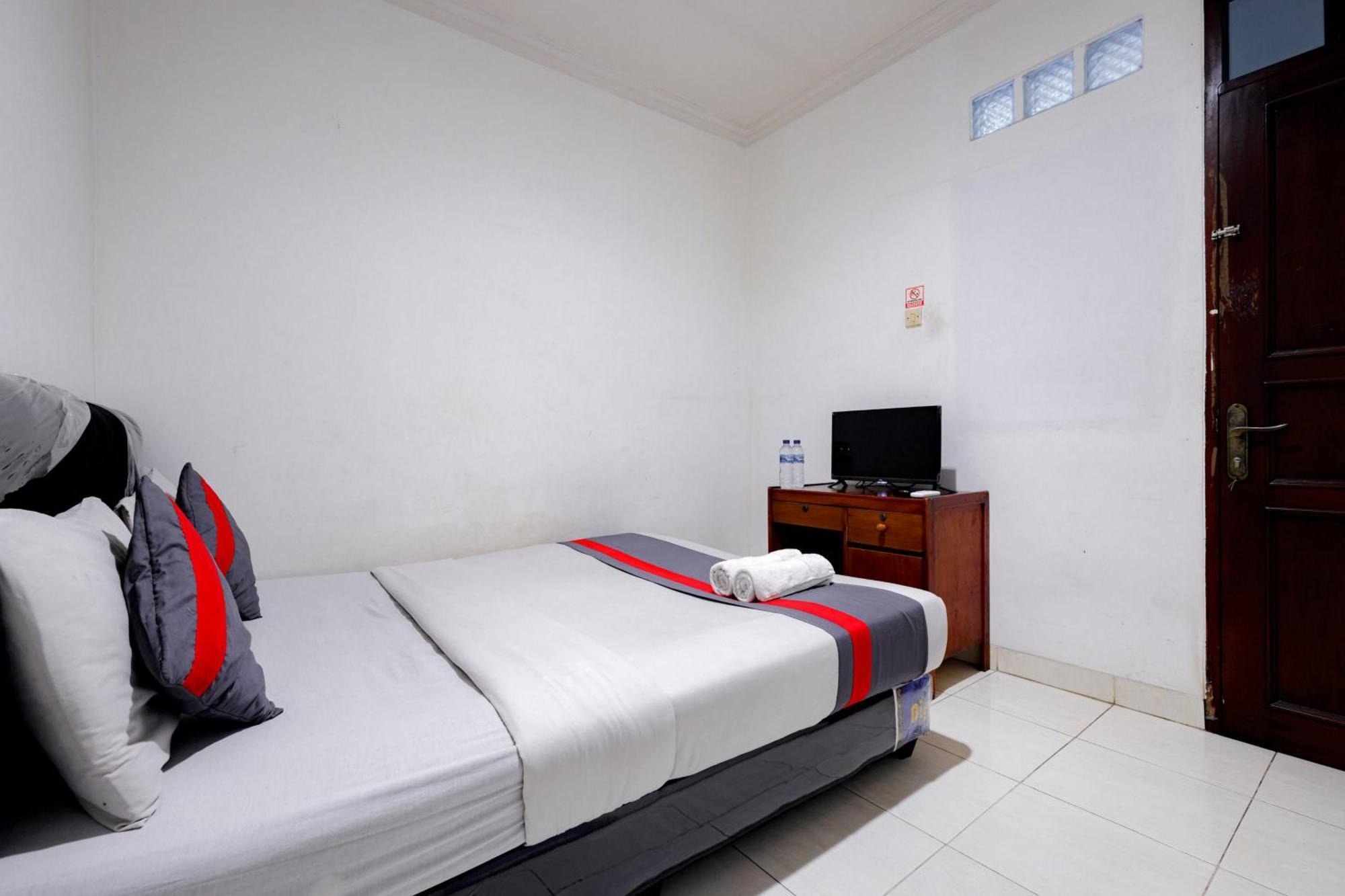 J&B Rooms Tomang Jakarta Mitra Reddoorz Extérieur photo